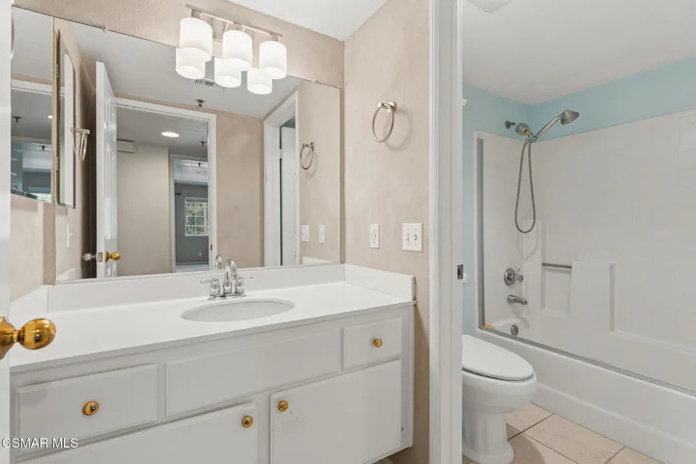 5728 Oak Bend Lane #208 Oak Park, CA 91377
