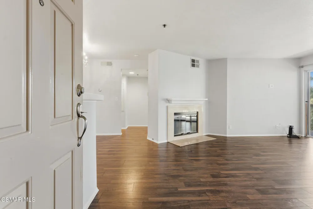 5728 Oak Bend Lane #208 Oak Park, CA 91377