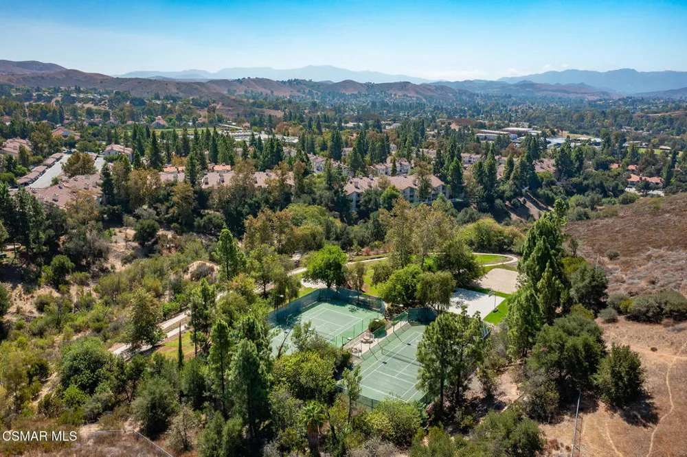 5728 Oak Bend Lane #208 Oak Park, CA 91377
