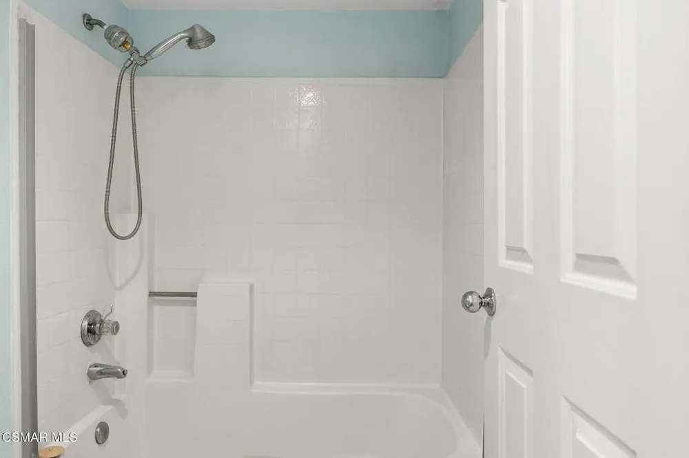 5728 Oak Bend Lane #208 Oak Park, CA 91377