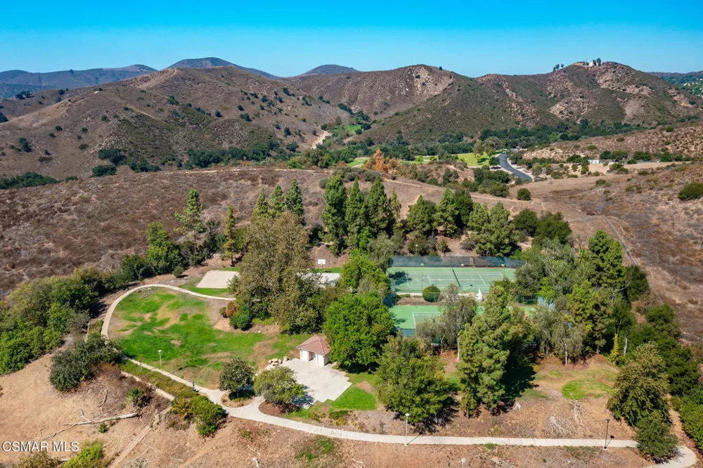 5728 Oak Bend Lane #208 Oak Park, CA 91377