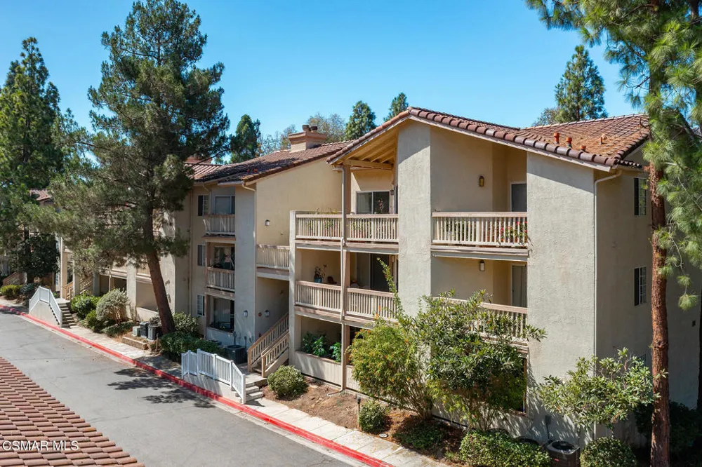 5728 Oak Bend Lane #208 Oak Park, CA 91377