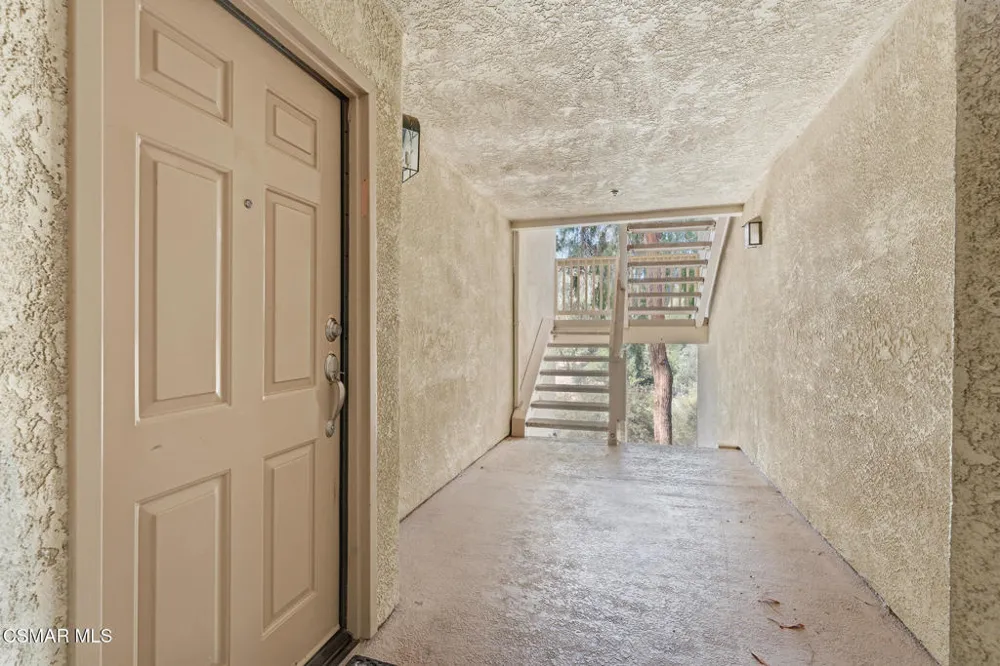 5728 Oak Bend Lane #208 Oak Park, CA 91377