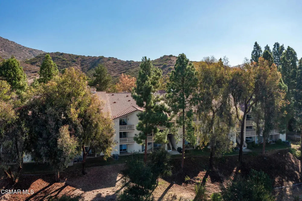 5728 Oak Bend Lane #208 Oak Park, CA 91377