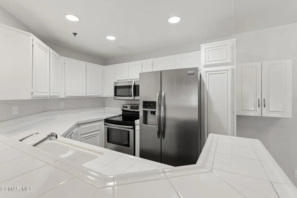 5728 Oak Bend Lane #208 Oak Park, CA 91377