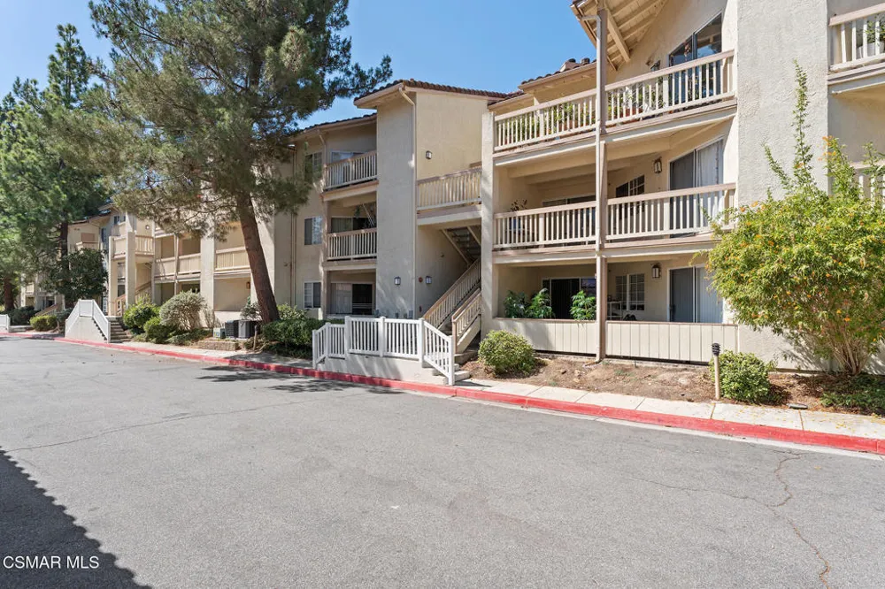 5728 Oak Bend Lane #208 Oak Park, CA 91377
