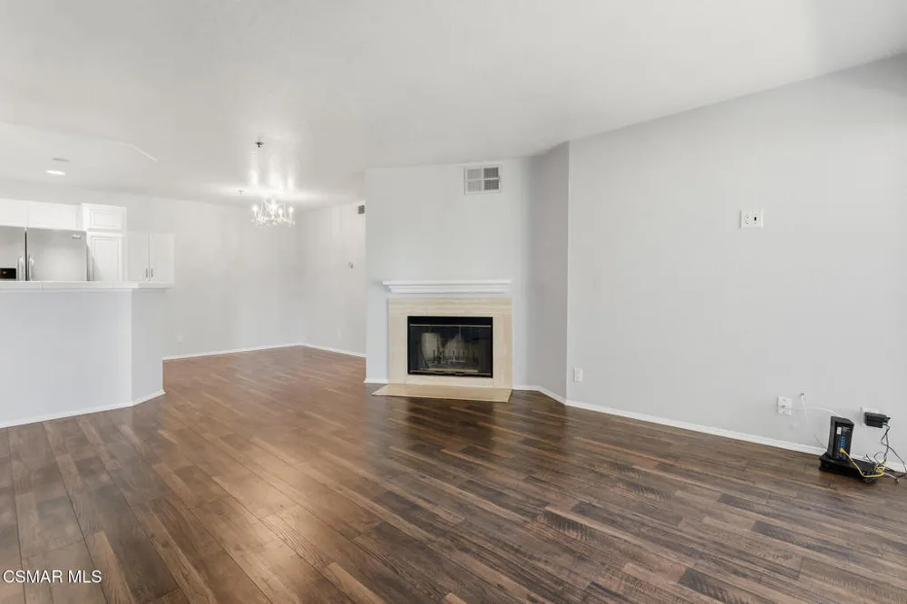 5728 Oak Bend Lane #208 Oak Park, CA 91377