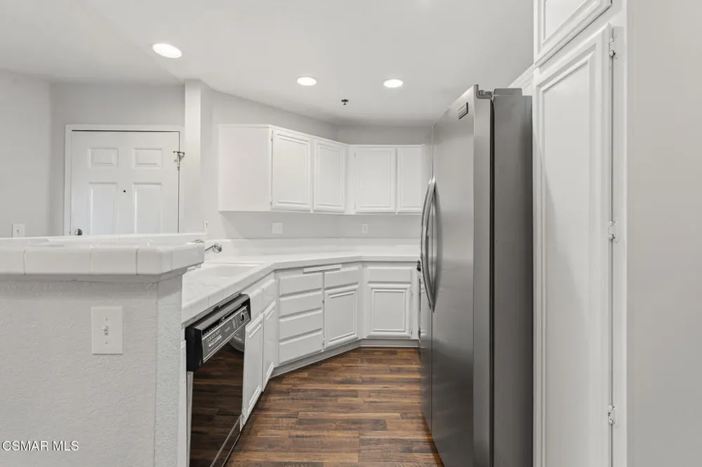 5728 Oak Bend Lane #208 Oak Park, CA 91377