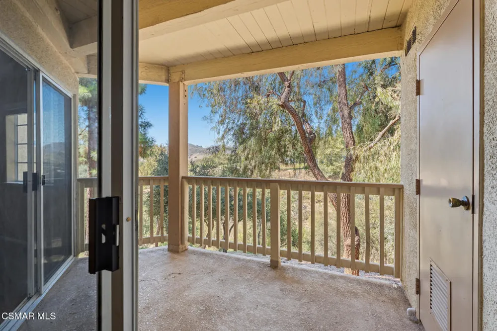 5728 Oak Bend Lane #208 Oak Park, CA 91377