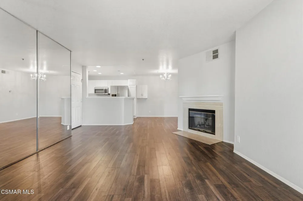 5728 Oak Bend Lane #208 Oak Park, CA 91377