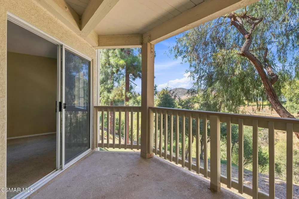 5728 Oak Bend Lane #208 Oak Park, CA 91377