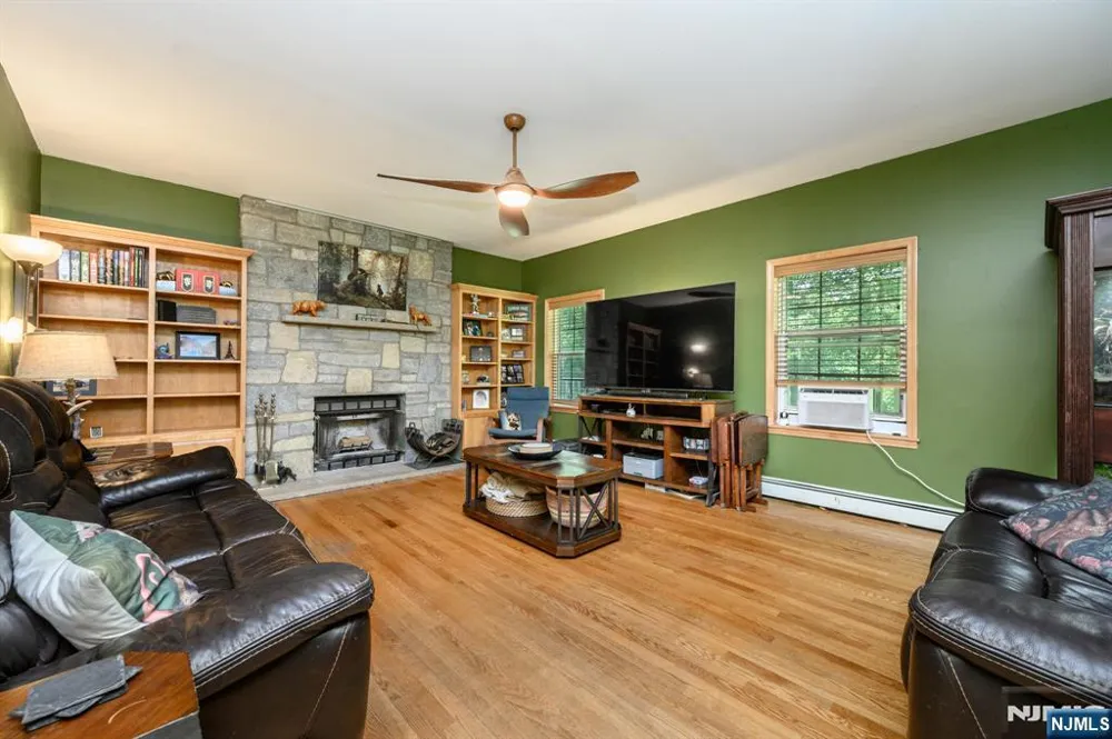 34 Highland Avenue Green, NJ 07821