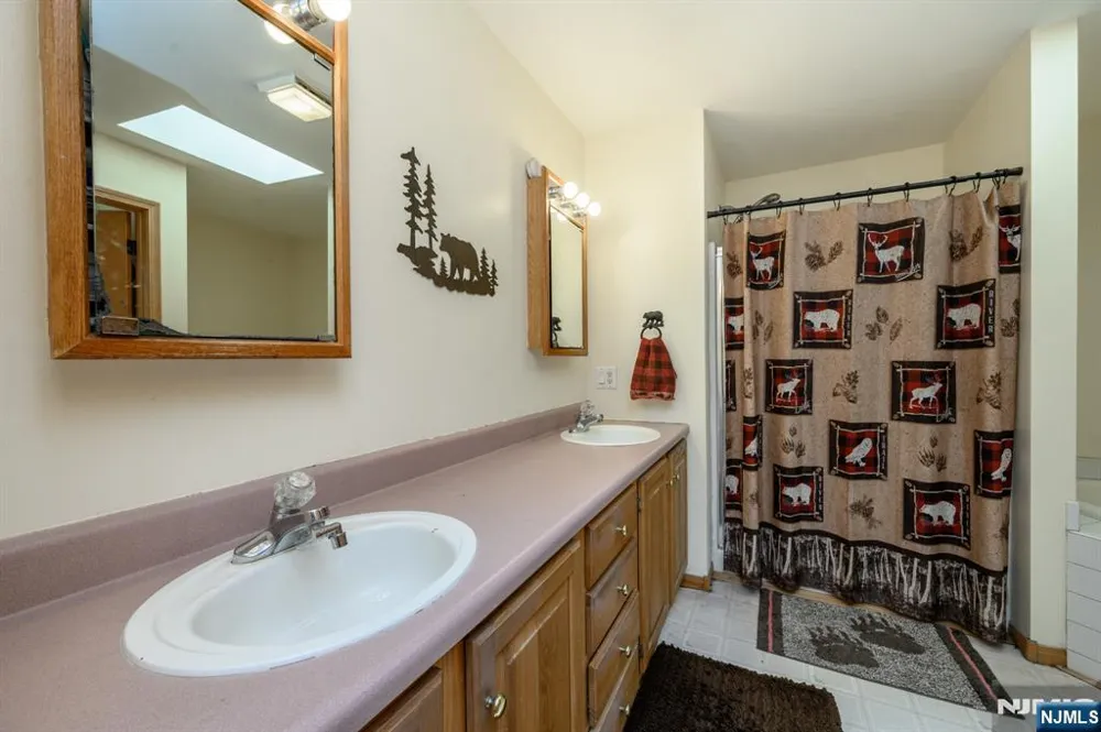 34 Highland Avenue Green, NJ 07821