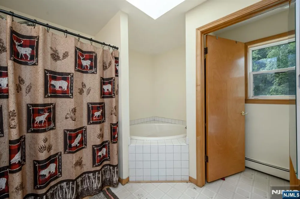 34 Highland Avenue Green, NJ 07821