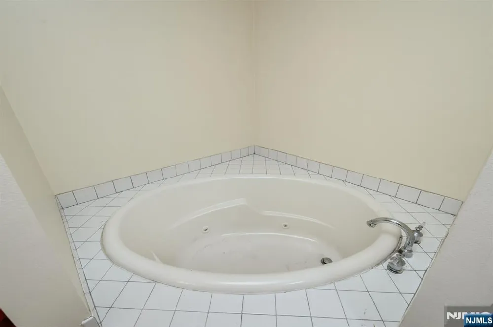 34 Highland Avenue Green, NJ 07821