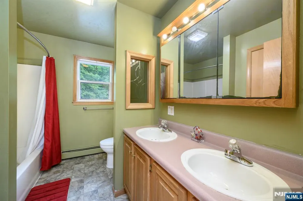 34 Highland Avenue Green, NJ 07821