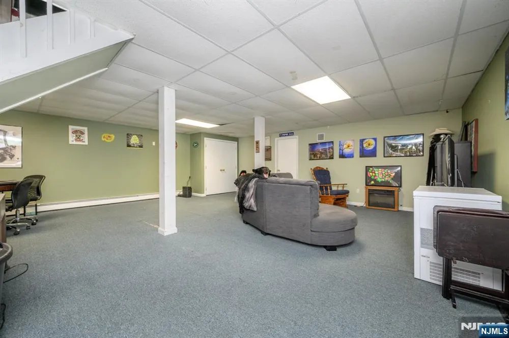 34 Highland Avenue Green, NJ 07821