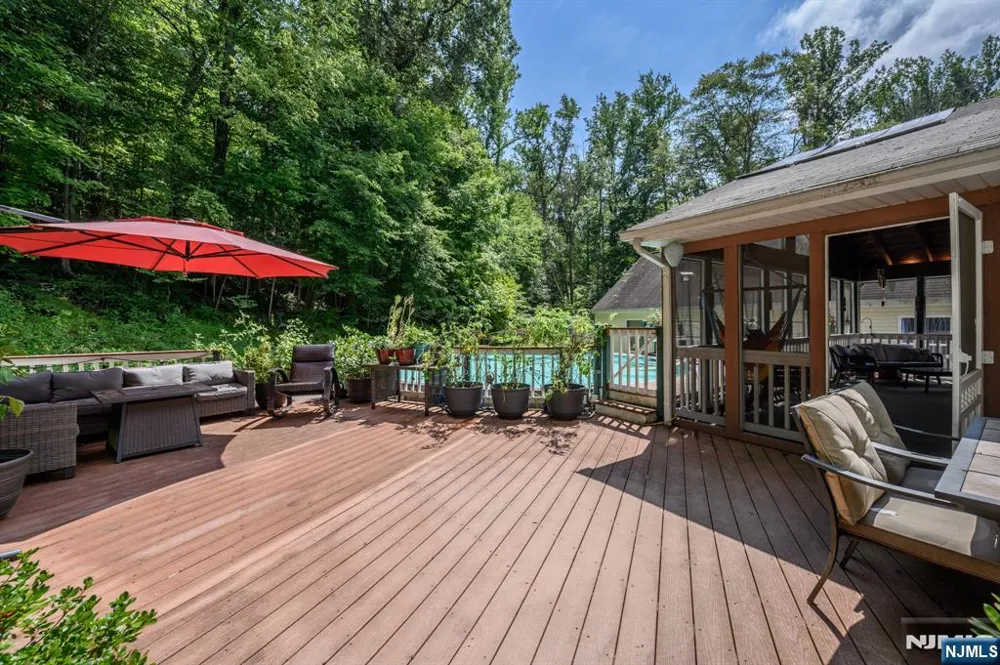 34 Highland Avenue Green, NJ 07821