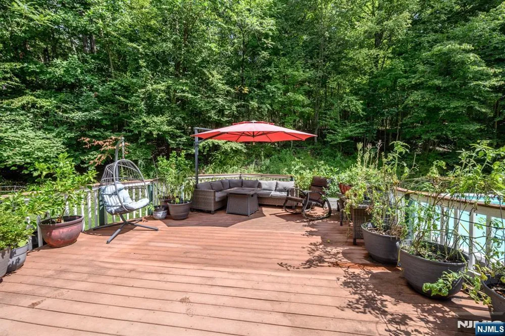 34 Highland Avenue Green, NJ 07821