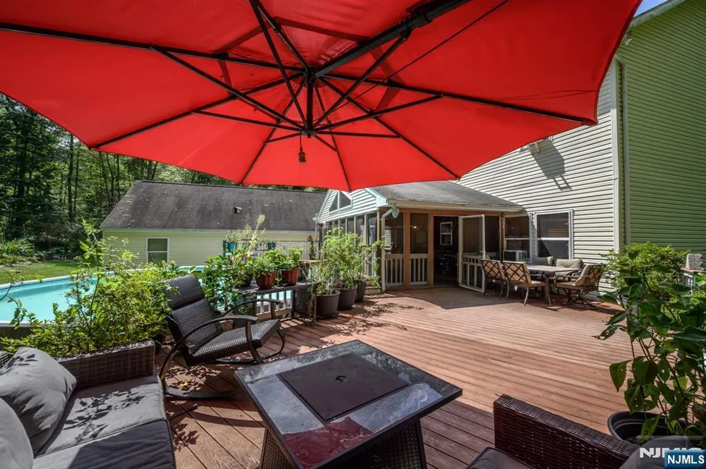 34 Highland Avenue Green, NJ 07821