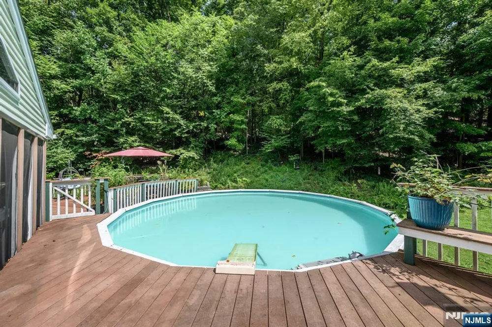 34 Highland Avenue Green, NJ 07821