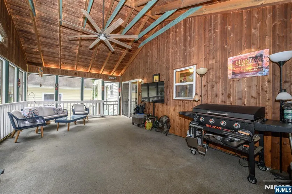 34 Highland Avenue Green, NJ 07821