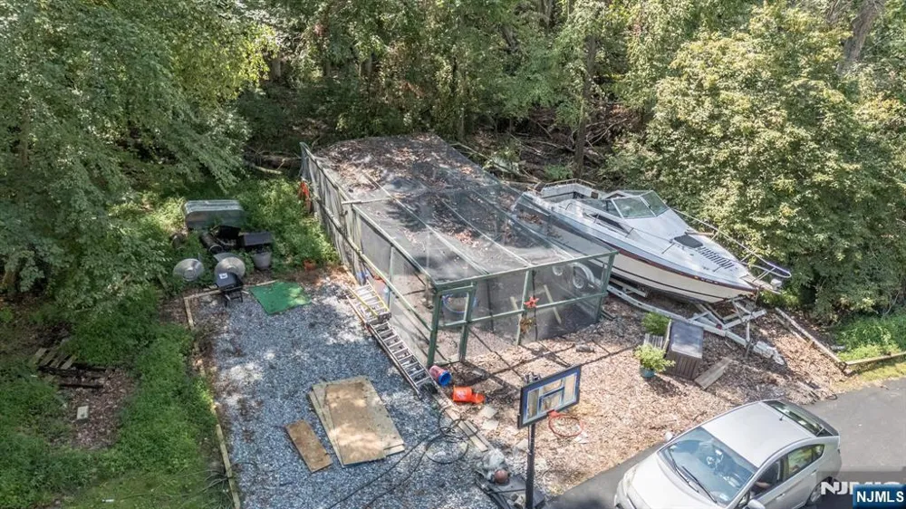 34 Highland Avenue Green, NJ 07821