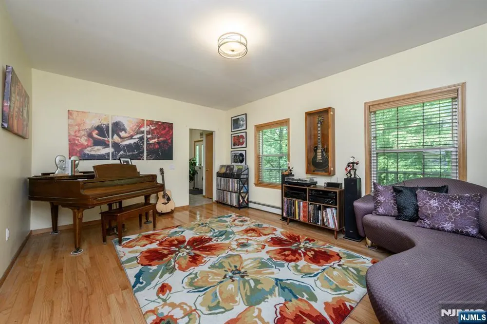 34 Highland Avenue Green, NJ 07821
