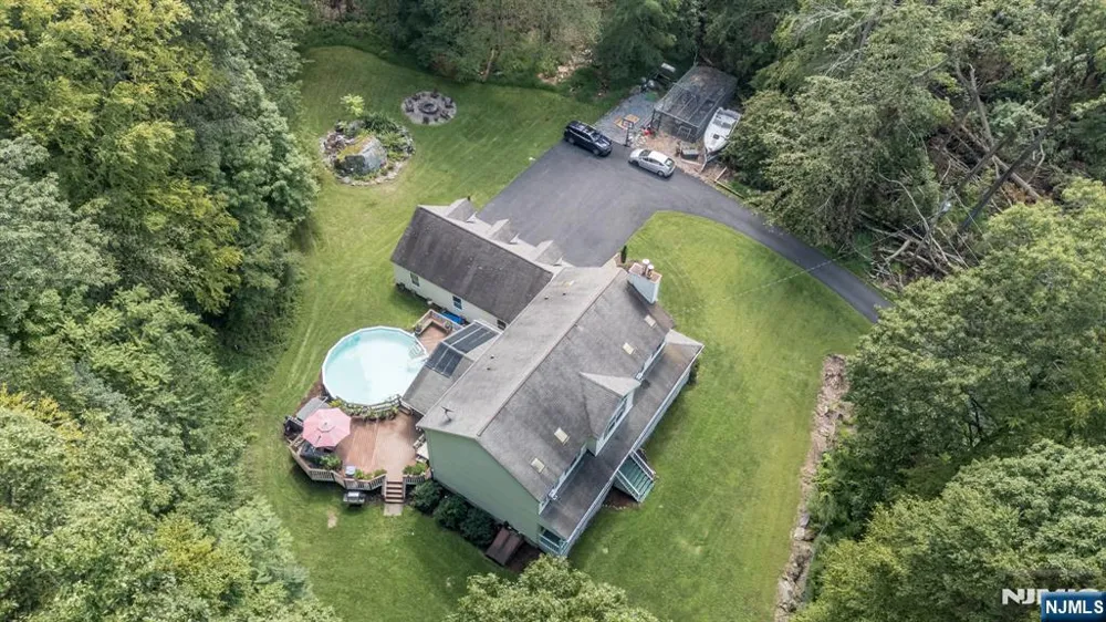 34 Highland Avenue Green, NJ 07821
