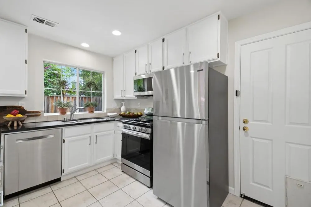 386 Pismo Terrace Sunnyvale, CA 94086