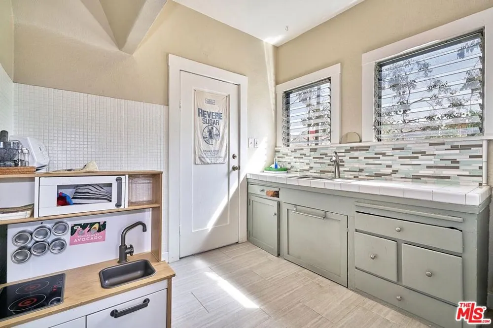 3703 Council Street #3705 Los Angeles, CA 90004