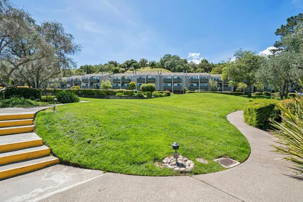 4004 Farm Hill Boulevard #303 Redwood City, CA 94061