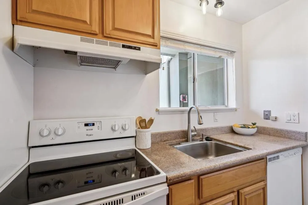 4004 Farm Hill Boulevard #303 Redwood City, CA 94061
