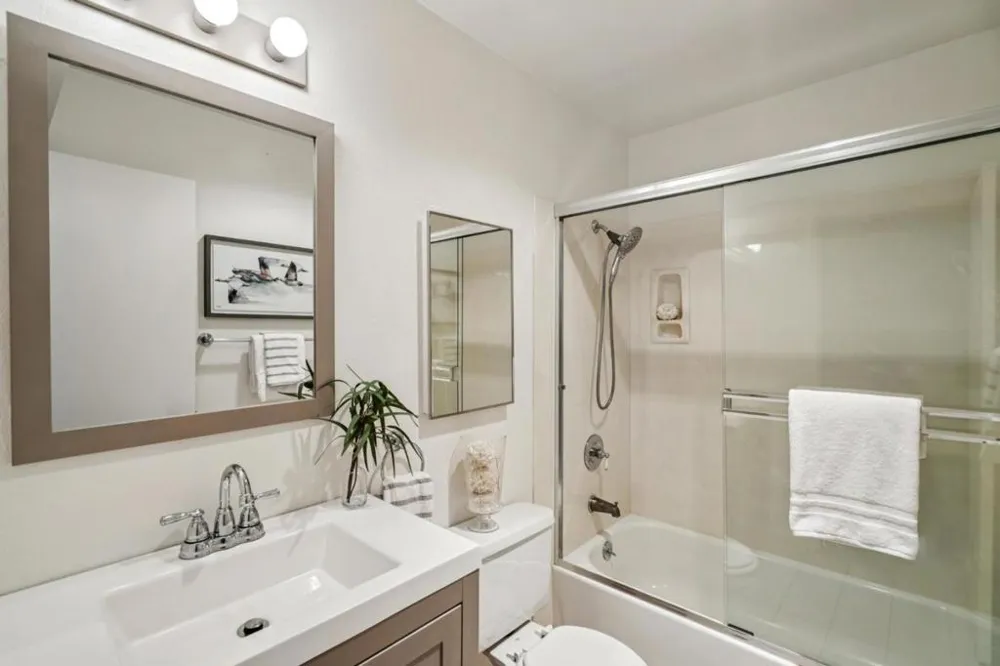 4004 Farm Hill Boulevard #303 Redwood City, CA 94061