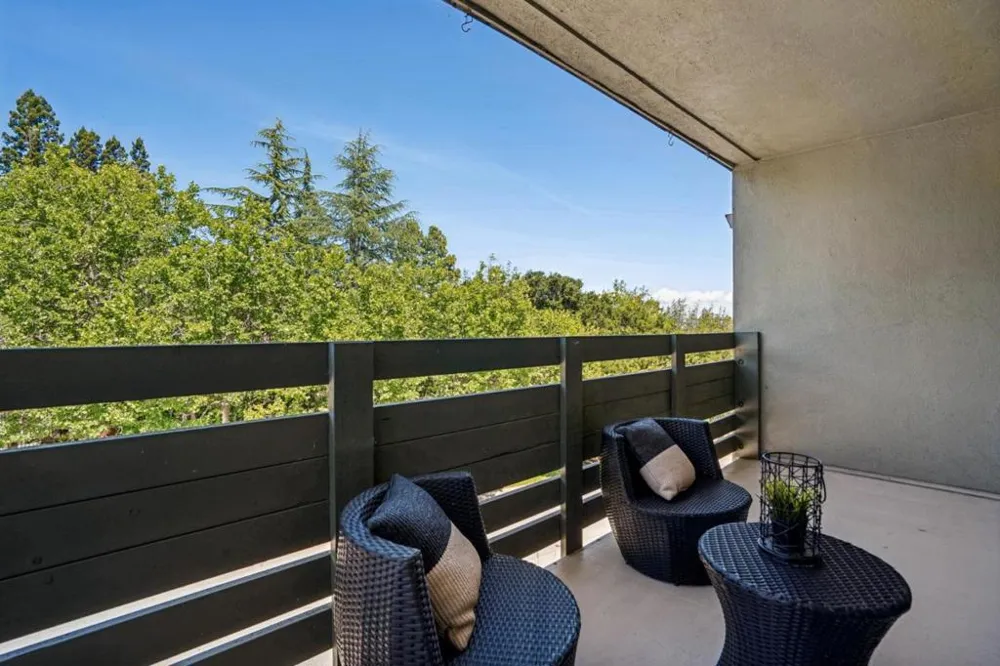 4004 Farm Hill Boulevard #303 Redwood City, CA 94061