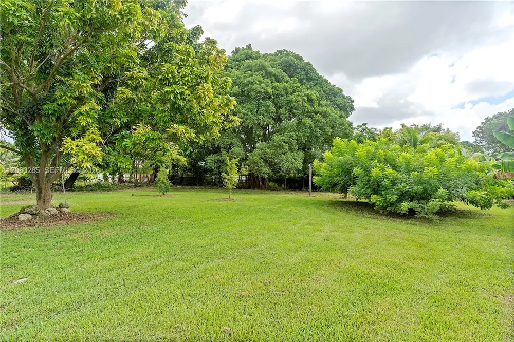 381 SW 127th Ave Miami, FL 33184