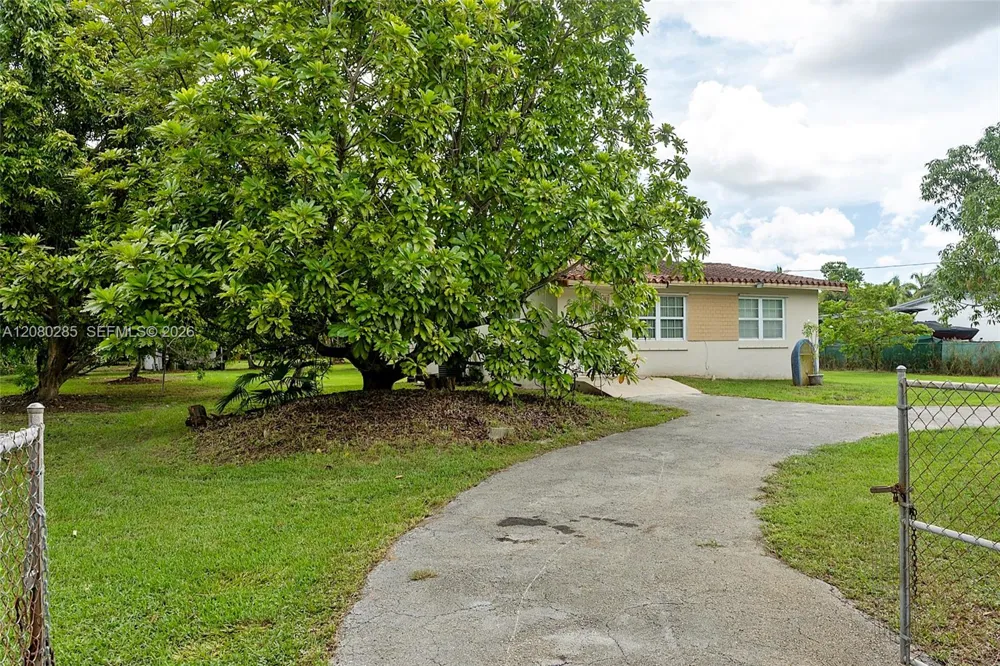 381 SW 127th Ave Miami, FL 33184