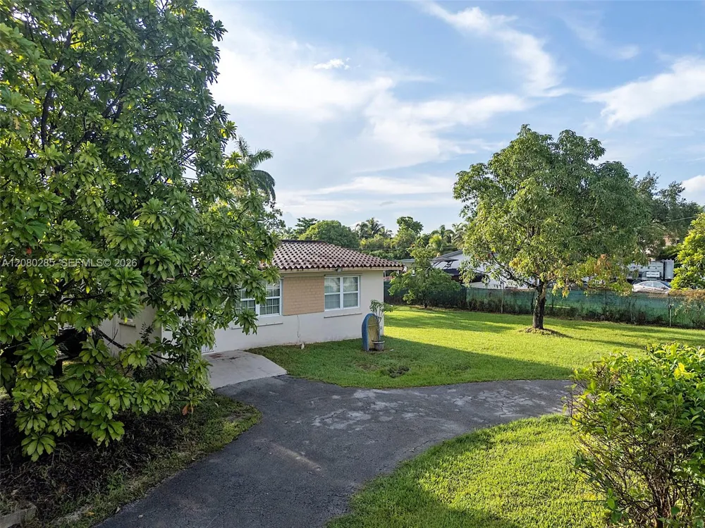 381 SW 127th Ave Miami, FL 33184