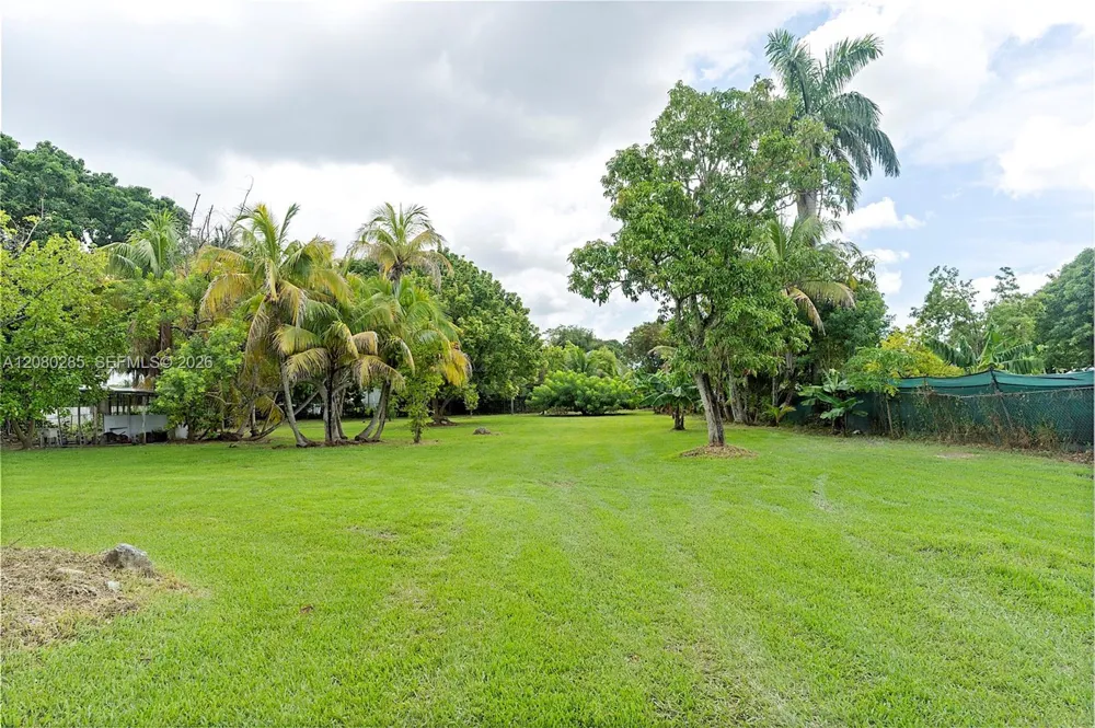381 SW 127th Ave Miami, FL 33184