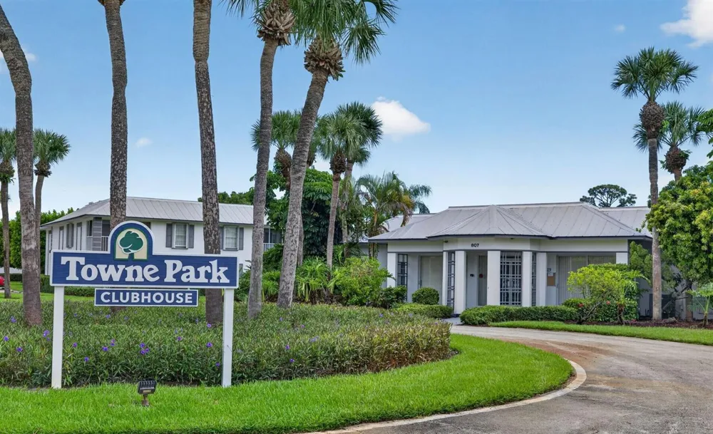 803 SE CENTRAL PARKWAY #9 Stuart, FL 34994