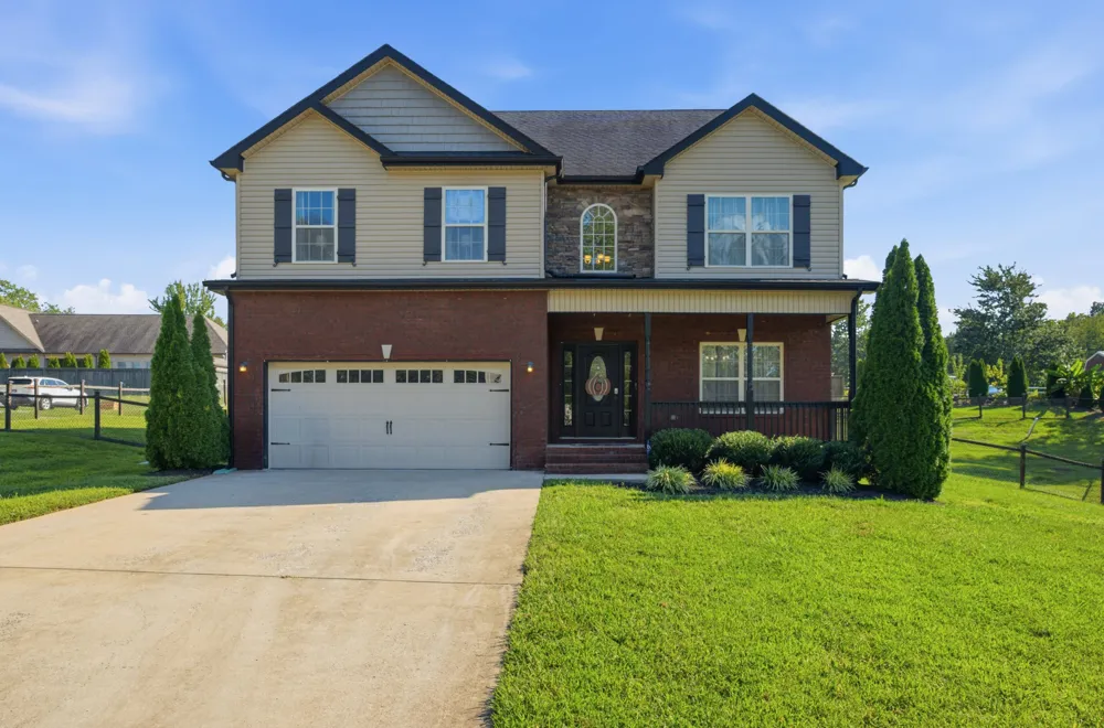 615 Glenstone Springs Dr Clarksville, TN 37043
