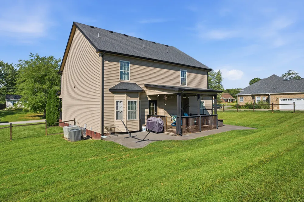 615 Glenstone Springs Dr Clarksville, TN 37043