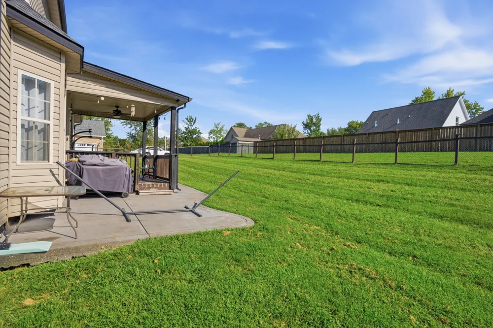 615 Glenstone Springs Dr Clarksville, TN 37043
