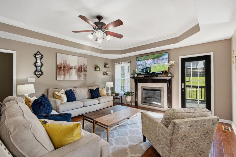 615 Glenstone Springs Dr Clarksville, TN 37043