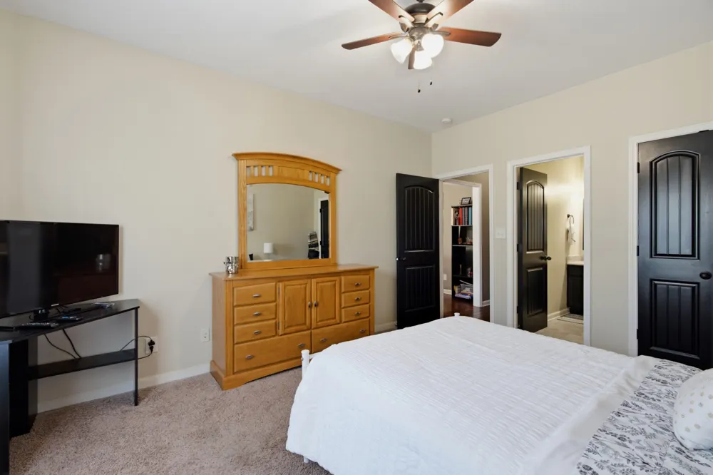 615 Glenstone Springs Dr Clarksville, TN 37043