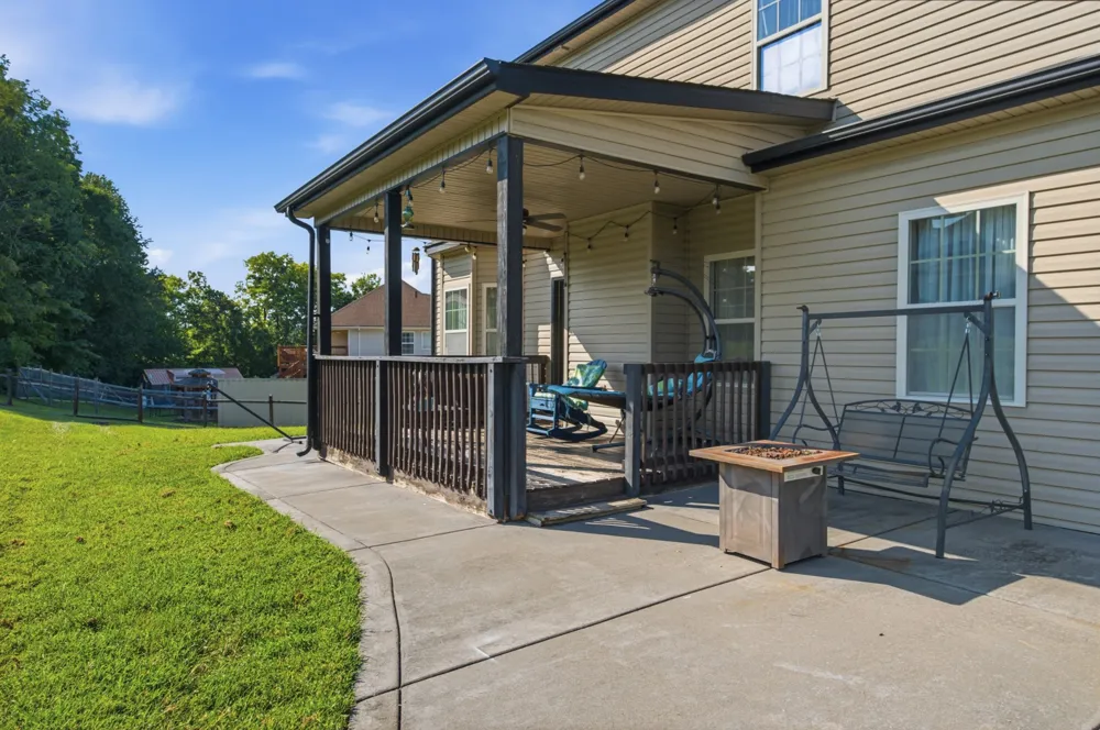 615 Glenstone Springs Dr Clarksville, TN 37043