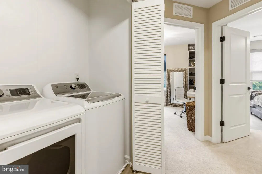86 AVIARY ROAD West Deptford, NJ 08086