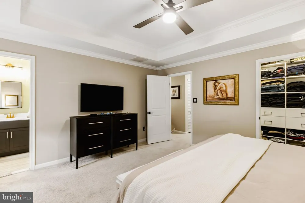 86 AVIARY ROAD West Deptford, NJ 08086