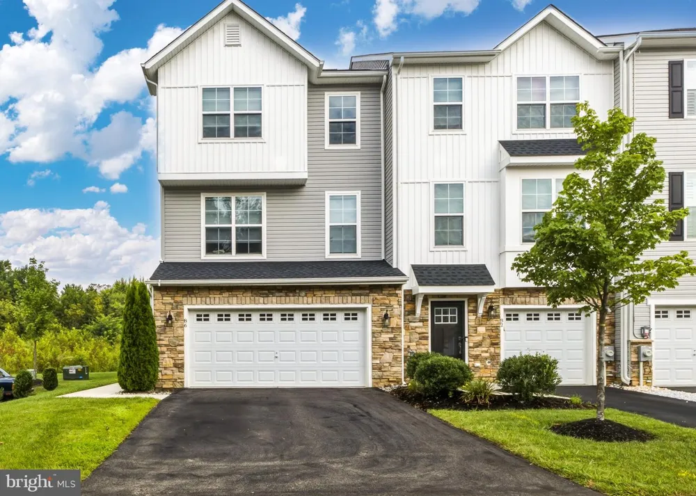 86 AVIARY ROAD West Deptford, NJ 08086