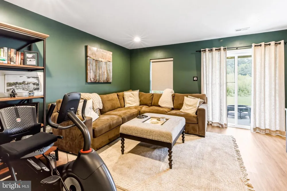 86 AVIARY ROAD West Deptford, NJ 08086